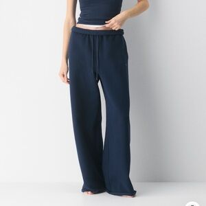 BRAND NEW TAGS ON Aritzia Mega Flutter Sweatpants